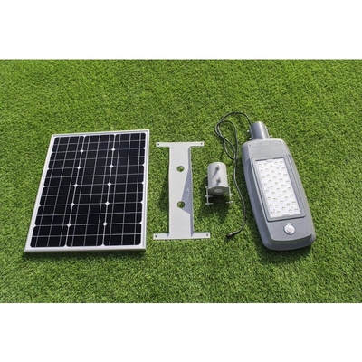 30W 140lm / w High Power Lampu Jalan Surya IP65 Waterproof Setengah Tinggi Terang Terpisah